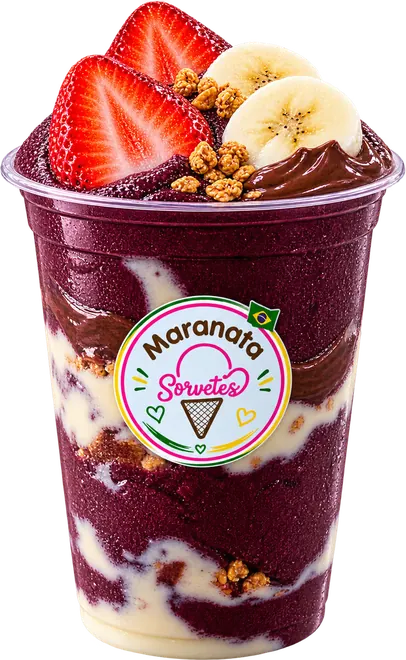 Copo de açaí da Maranata com morango, banana e granola